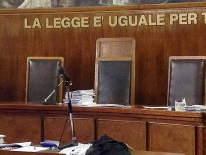 Al tribunale l'udienza è online: giudici e avvocati collegati da remoto