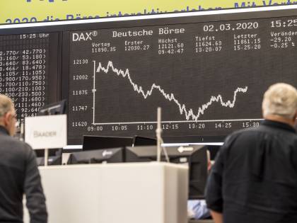 Le Borse vanno a picco. Piazza Affari brucia 21 miliardi. Moody's: "Italia in recessione"