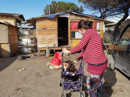 Campi rom terra di nessuno, la denuncia: "Assenza di igiene e mascherine"
