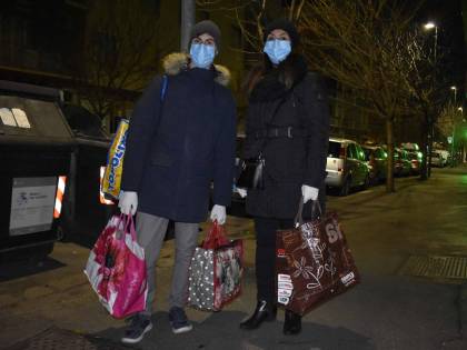 Coronavirus, la profezia in un libro: "Entro il 2020 gireremo con mascherine e guanti"