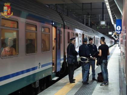 Uomo senza biglietto sputa al capotreno (ora in isolamento)