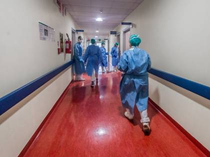 Coronavirus, organizzano un party in ospedale: 9 medici infettati