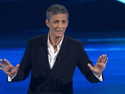 La mascherina con la "corona" di Fiorello è un inno a non mollare