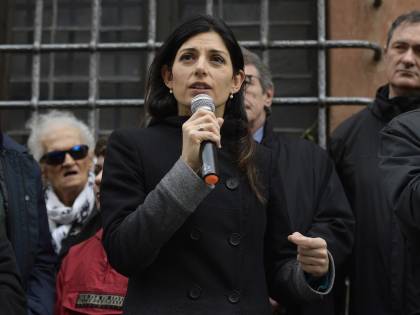 Coronavirus, la Raggi vieta l'accesso alle spiagge romane