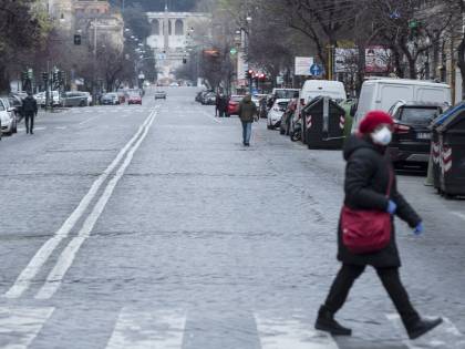 Coronavirus, Brusaferro: "Covid-19 sopravvive su superfici da qualche ora a giorni"