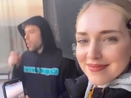 Fedez dice stop alle dirette dal balcone: "In segno di lutto per i tanti morti”