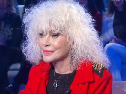 Donatella Rettore: "Ho il cancro, devono operarmi d'urgenza per la seconda volta"