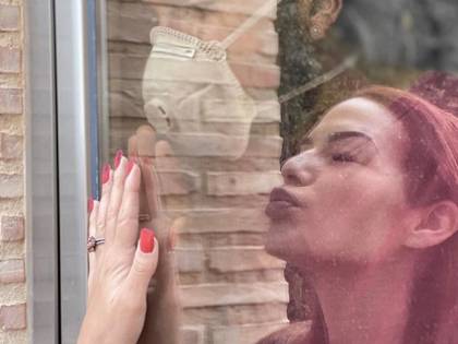 Il bacio di Tamara a Garay: "Uniti nella distanza"