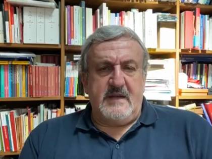 Le pergamene e gli sms di Emiliano "funzionano":si tiene la poltrona