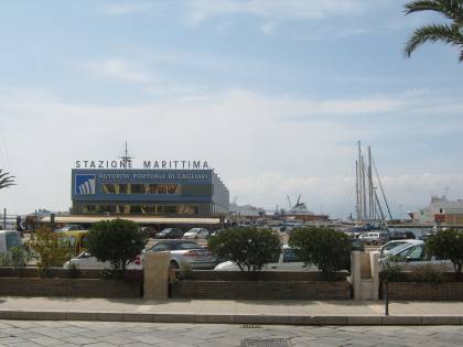 Virus, il prefetto di Cagliari requisisce parte del materiale sanitario diretto in Liguria