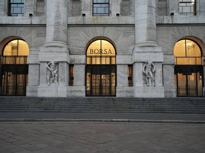 Le Borse brindano a vaccini e petrolio