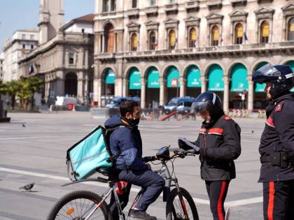 E la Procura di Milano ordina: "Ora assumete tutti i rider"