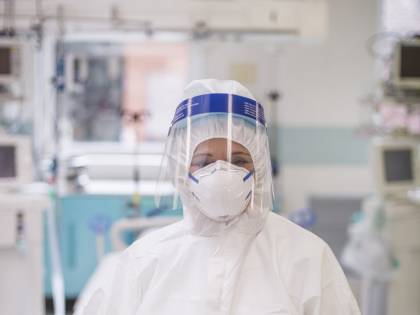 Virus, anche una 27enne tra le vittime di oggi