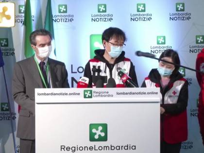 Gli esperti cinesi strigliano i lombardi: "Troppe persone in giro". Fontana: "Misure più rigide"