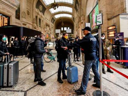 Non ha documenti, straniera ubriaca tossisce sugli agenti per fuggire