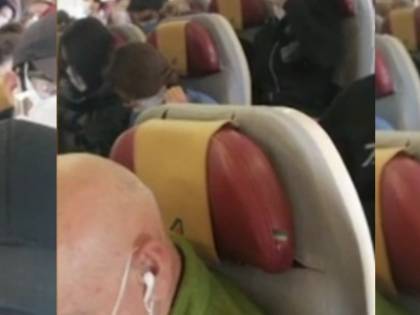 Coronavirus, passeggeri sul volo Madrid-Roma: "Siamo ammassati"