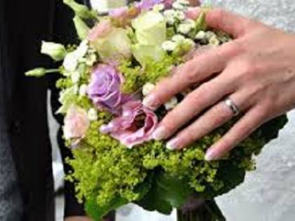 Matrimonio e foto sul lungomare con amici in tempo di Coronavirus: denunciati
