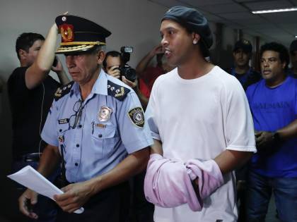 Ronaldinho lascia il carcere: pagata la cauzione per i domiciliari