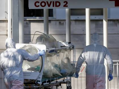 Il virologo Galli: "Immigrati africani immuni? È solo un'ipotesi"