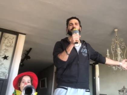Marco Bocci canta sui social: "Sbrocchiamo ma resistiamo"