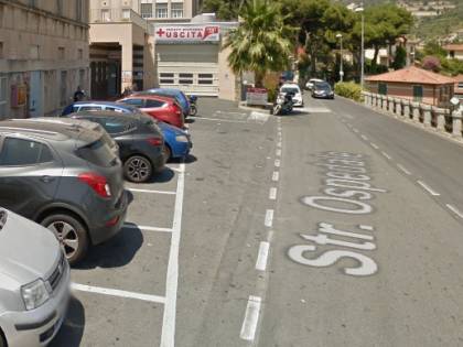 Straniero sputa contro medico e carabinieri, poi aggredisce i militari