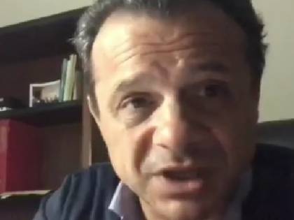 "È depistaggio di Stato" E il Viminale denuncia De Luca per vilipendio