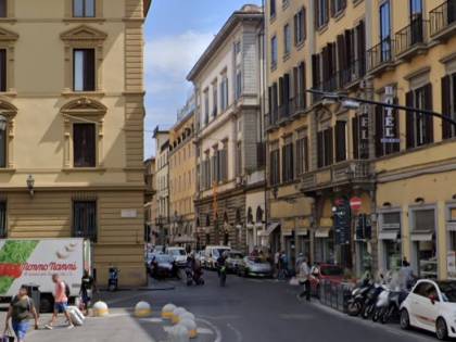 Firenze, clandestino rincorre uomo con catena: addosso anche coltelli