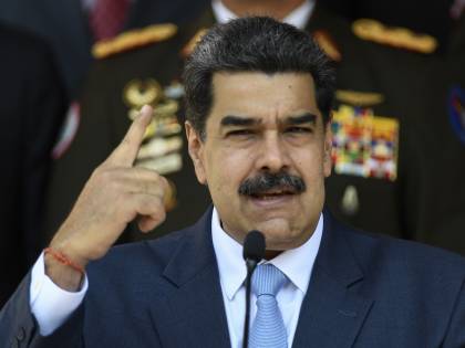 Lo votano due venezuelani su 10. Maduro festeggia le elezioni farsa