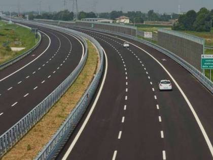 Tra Atlantia e governo è guerra: congelati investimenti su autostrade