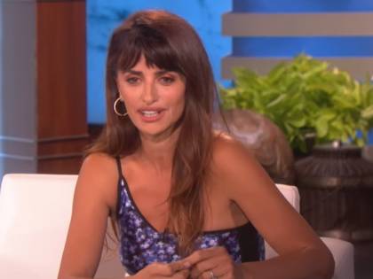 Penelope Cruz dona materiale sanitario all'ospedale di Madrid al collasso