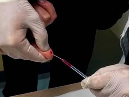 Tamponi rapidi in farmacia. "Gratis e su prenotazione"