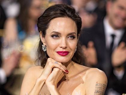 Angelina Jolie vieta a Jennifer Aniston di avere contatti con i suoi figli
