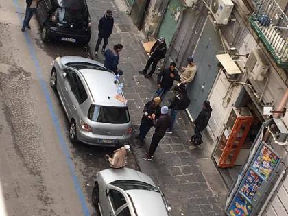 Negozi aperti, alcolici, spaccio: gli stranieri in (non) quarantena