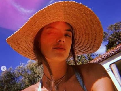 Alessandra Ambrosio, bollente al sole