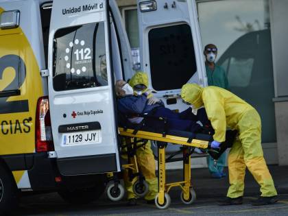 In Catalogna si sceglie chi intubare: "80enni non vanno in rianimazione"