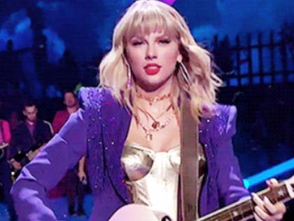 Taylor Swift dona 3000 dollari a una fan bisognosa