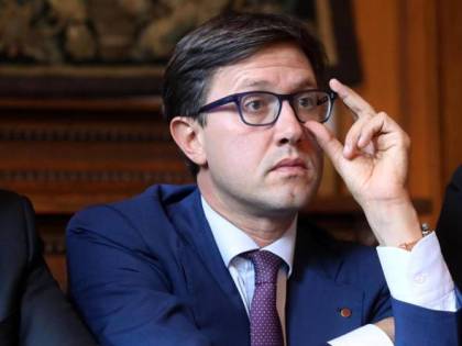 L'ultima di Nardella: "Riaprire le scuole per l'ultimo giorno". Ma è polemica
