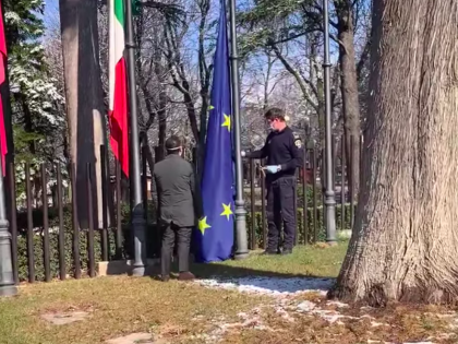 In Abruzzo ammainata bandiera Ue, il Pd insorge: "Lamorgese punisca il gesto"