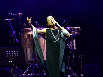 L'artista israeliana Noa: "Il mio concerto a sostegno di Bergamo"