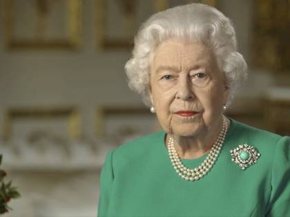 Coronavirus, niente colpi di cannone per il compleanno della regina Elisabetta