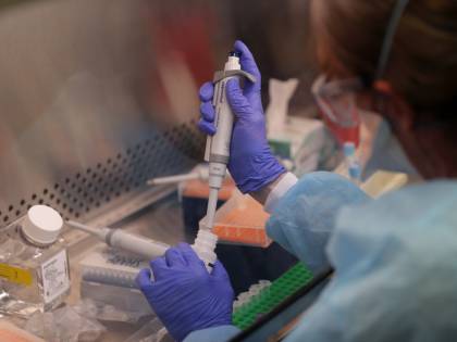 Virus, pronto il primo test italiano per la patente d'immunità