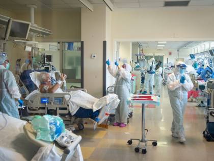 Lo pneumologo: "Dimenticate le vacanze, il vaccino è ancora lontano"