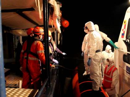 Dopo l'Italia anche Malta chiude i porti ai migranti: "Non c'è sicurezza"