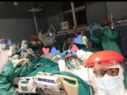 Nozze d'oro in ospedale: infermiera organizza festa per i coniugi