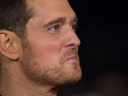 Fan contro Michael Bublé: controlla troppo la moglie