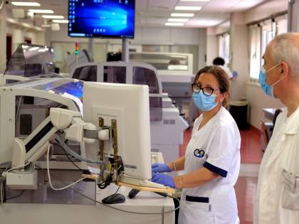 "Il Coronavirus muore solo a 90 gradi"