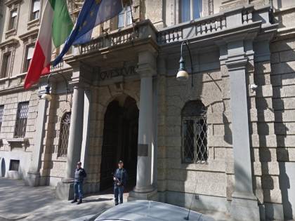 Torino, rider circondato e pestato da rapinatori stranieri