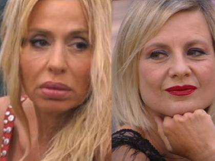 Antonella Elia fuori controllo: "Volevo strappare le extension alla Marini"