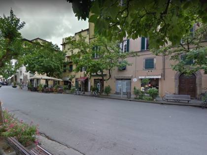Lucca, furia del magrebino ubriaco: botte e sputi contro carabinieri