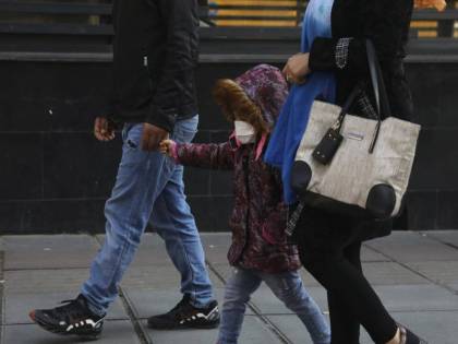 Mascherine, mani, parchi: come proteggere i bimbi